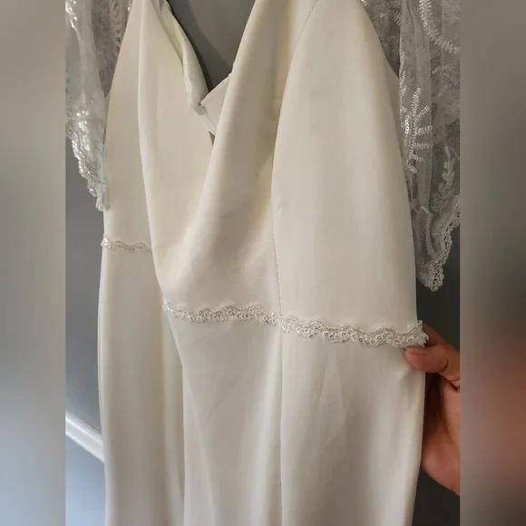 Plus Size Elegant And Simple Wedding Dress - Picture 3 of 8